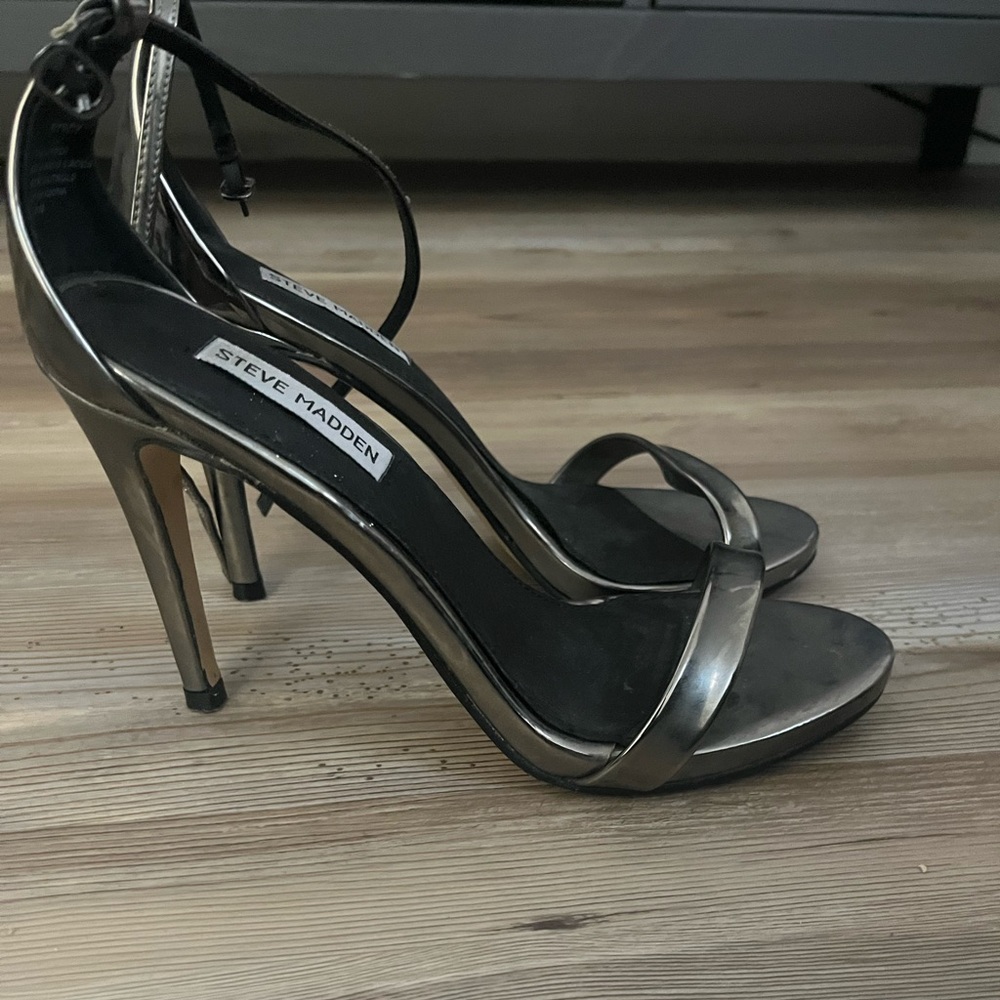 silver steve madden pumps